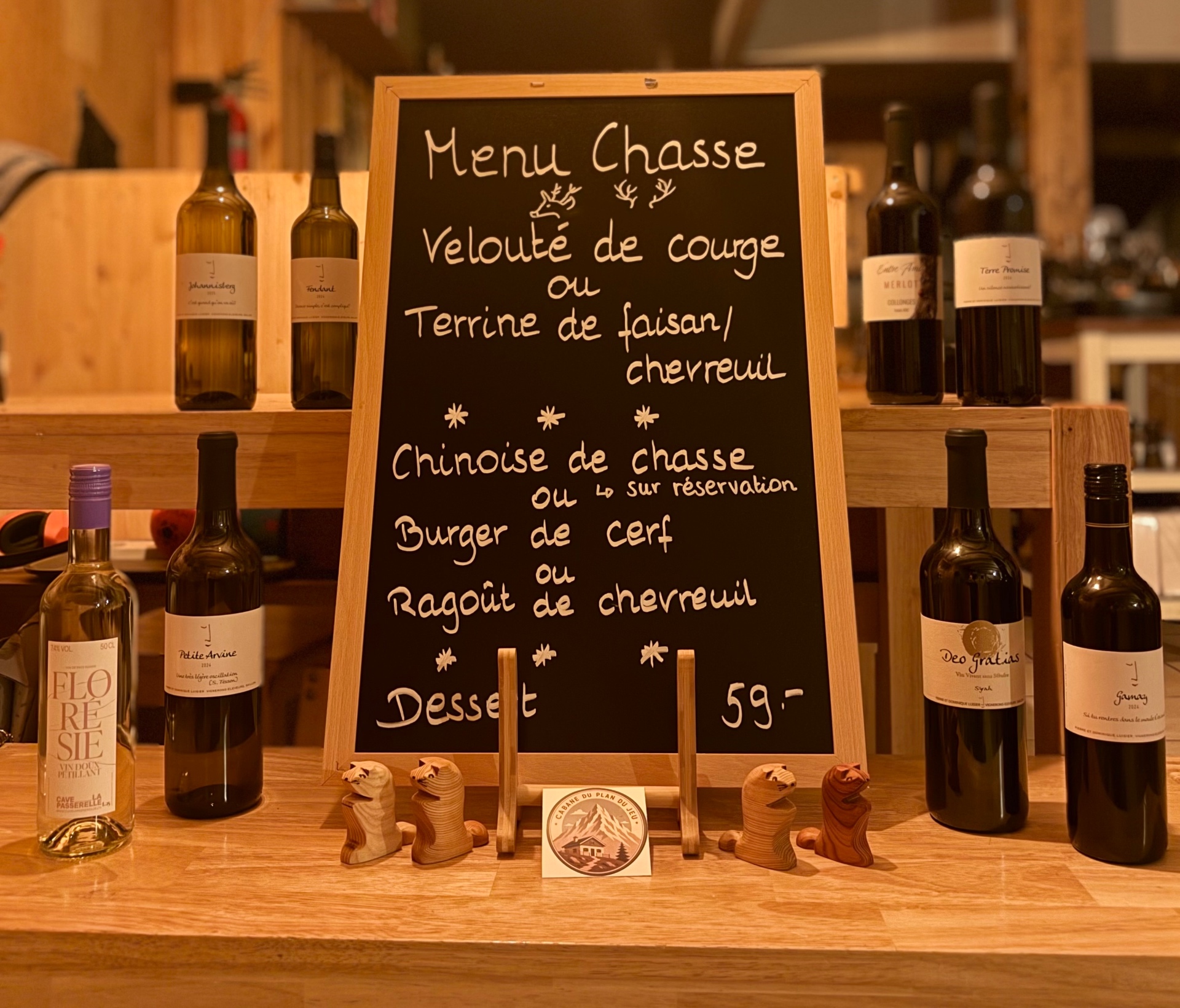 L'ardoise du menu fixe de chasse à 59 CHF